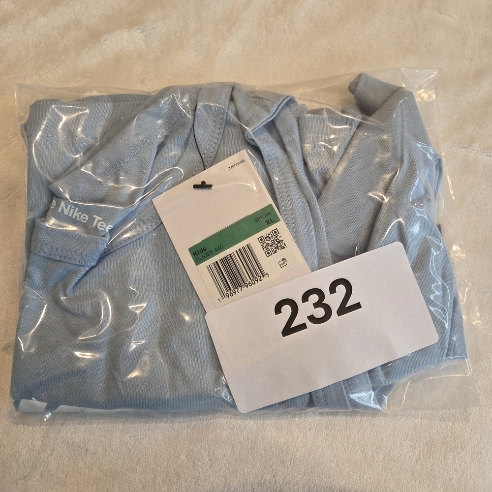 Nike Kids Sportswear Essential Tank Top Blue Size XL FV5325-440 New - Picture 8 of 9